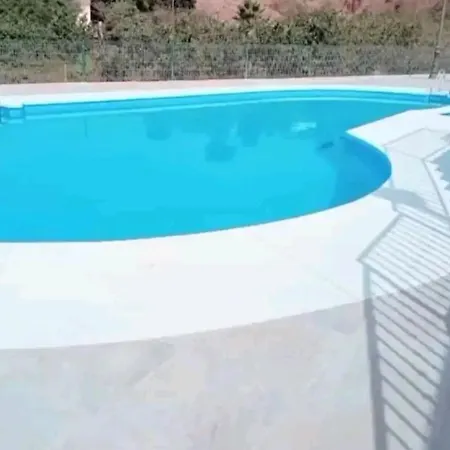 Agradable Adosado En *