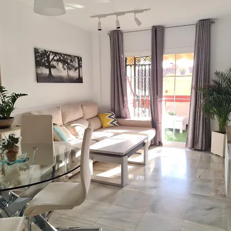 Agradable Adosado En *